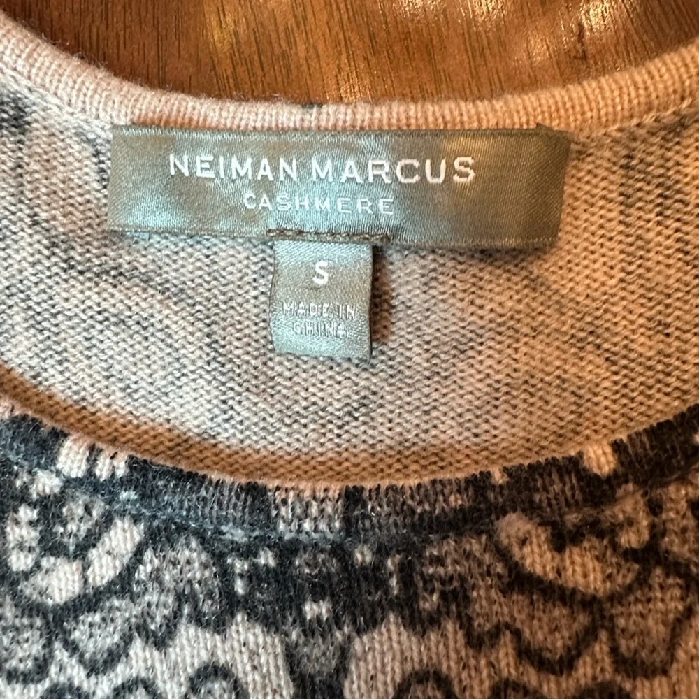 Neiman Marcus Cashmere Black and Cream Lace Design Top - Picture 2 of 8
